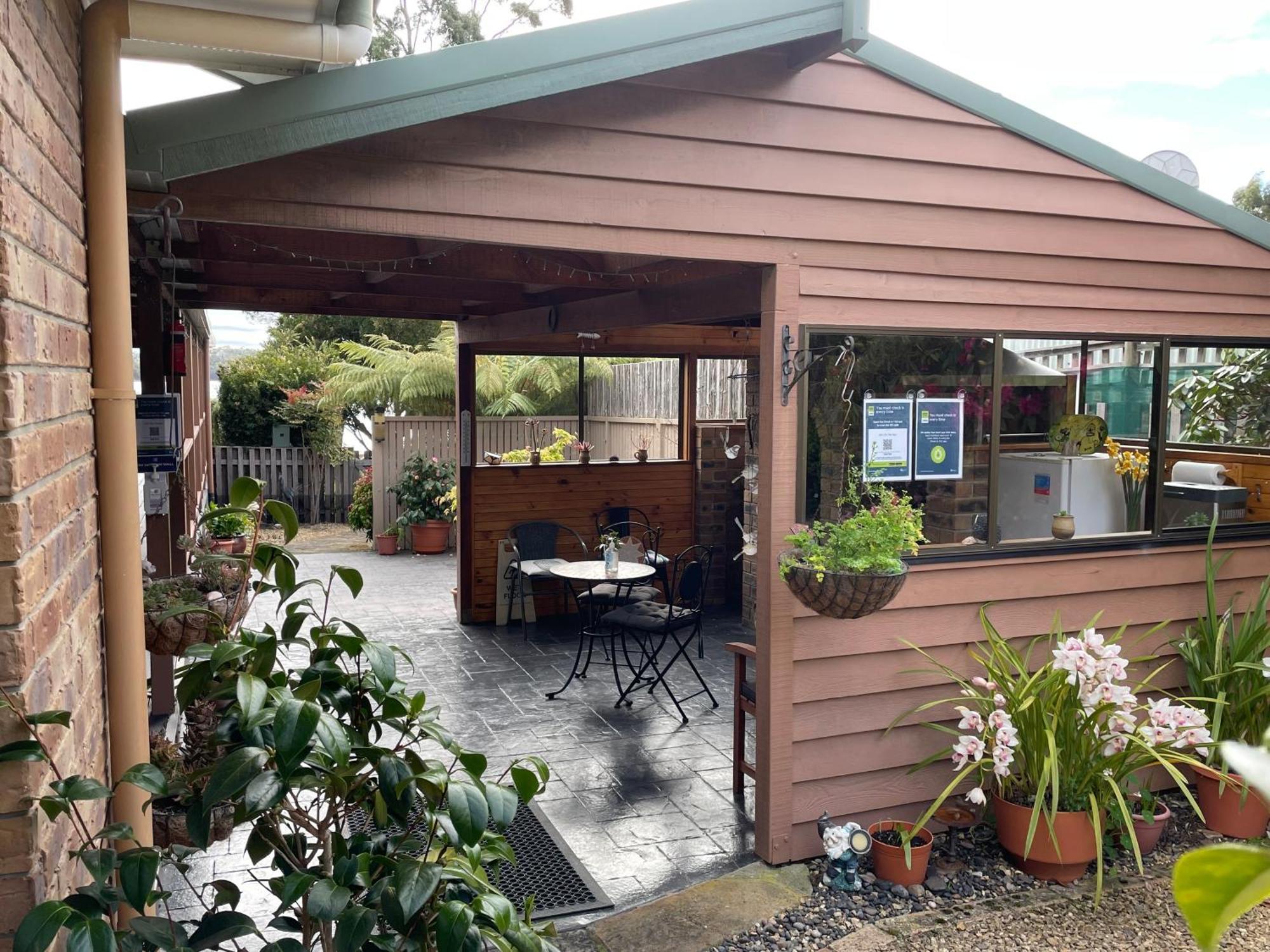 Abs By The Bay Guest House Taranna Exterior photo