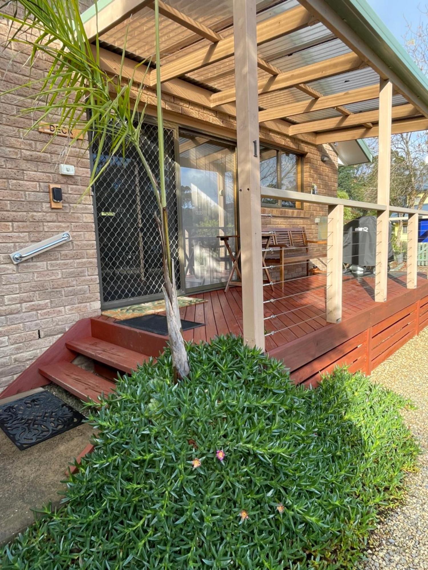 Abs By The Bay Guest House Taranna Exterior photo